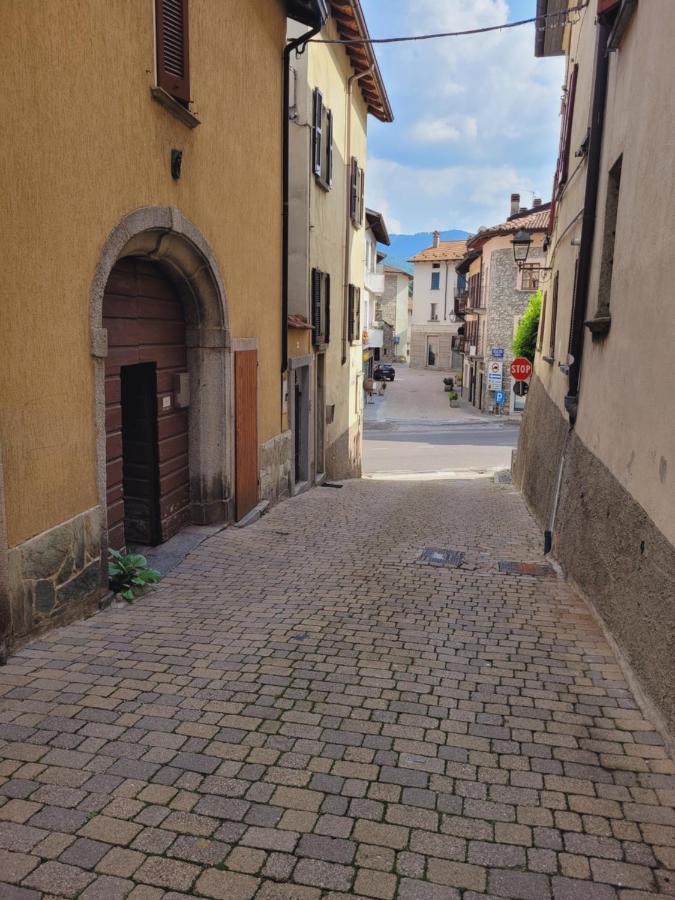 Casa Gianna Daire Castiglione dʼIntelvi Dış mekan fotoğraf