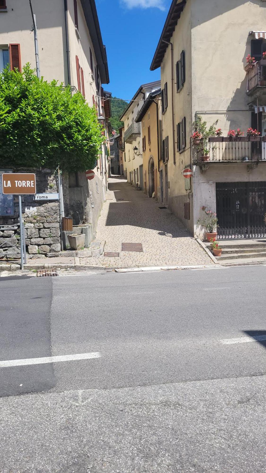 Casa Gianna Daire Castiglione dʼIntelvi Dış mekan fotoğraf