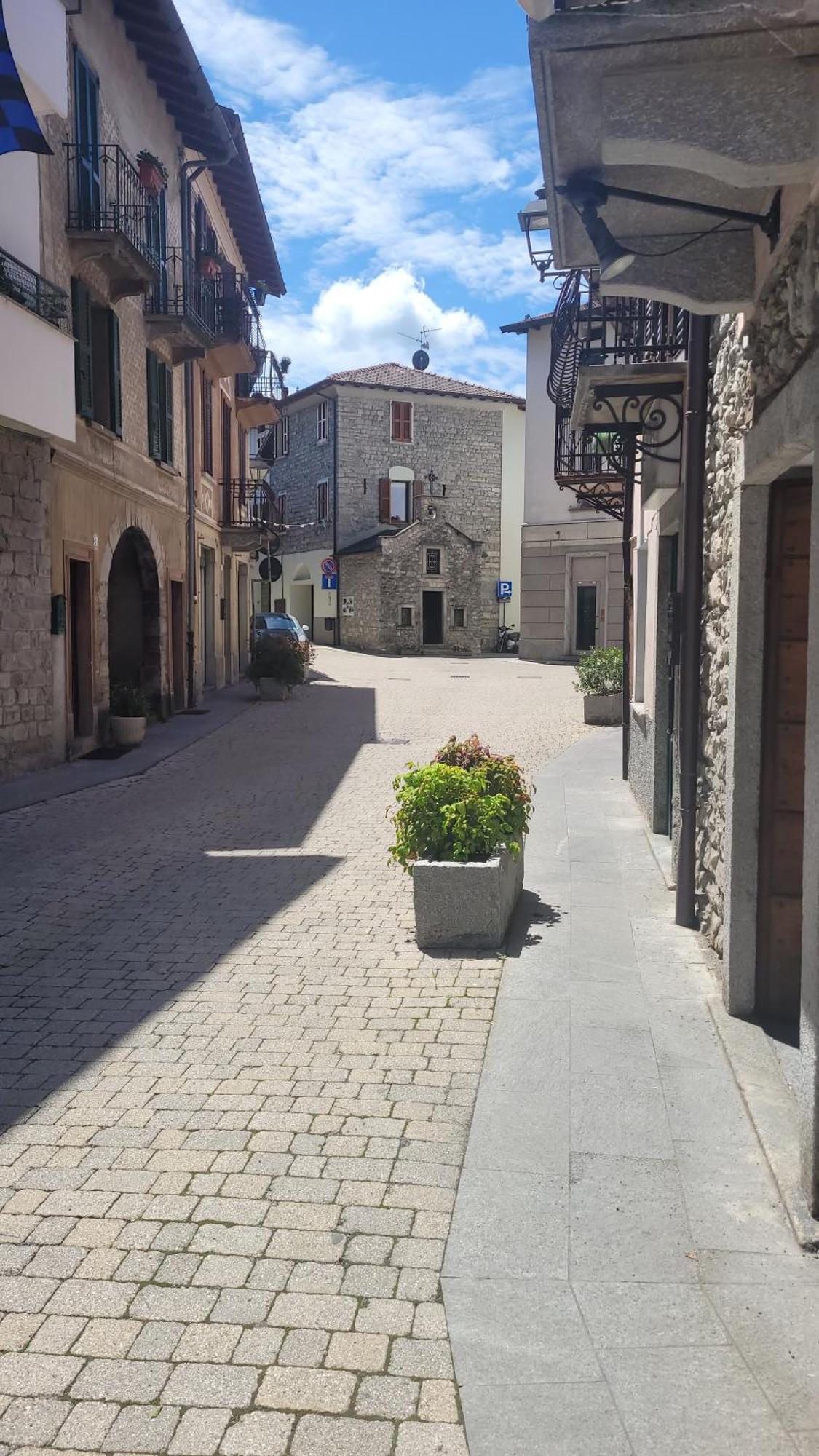 Casa Gianna Daire Castiglione dʼIntelvi Dış mekan fotoğraf